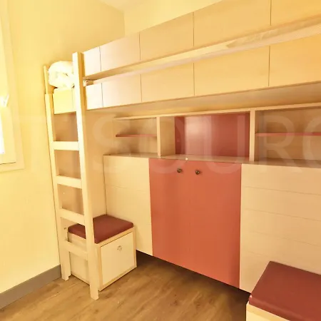 Duplex Avec Terrasse Et Solarium, Acces Piscine Et Parking Compris - Fr-1-504-666 Apartment Saint-Raphaël